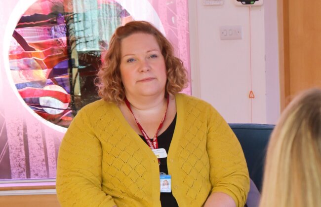 Susanna Offor of the Farleigh Hospice Spiritual Care Team speaks to a woman sat opposite her