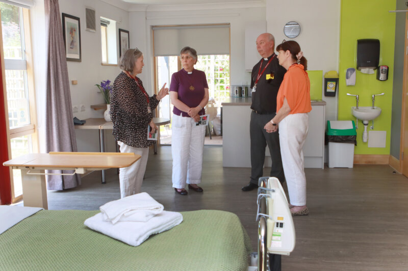 Michelle Kabia Dr Guli Francis Dehqani Rev Andrew Merchant IPU Manager Kate Tighe chat in a room on the Inpatient Unit